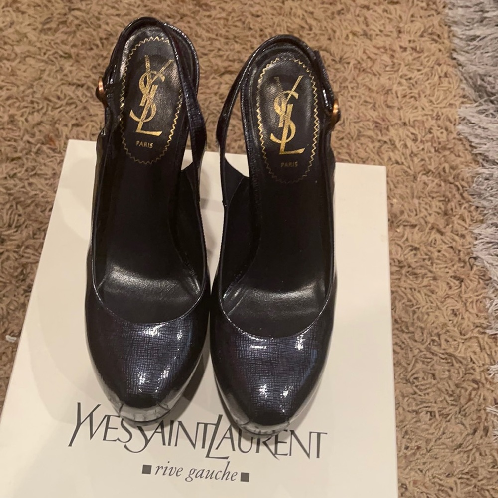 Awesome pair of YSL navy blue heels!
